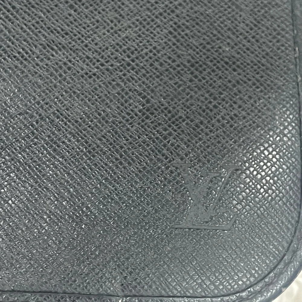 LOUIS VUITTON Grizzli Taiga Leather Andrei Messenger Bag